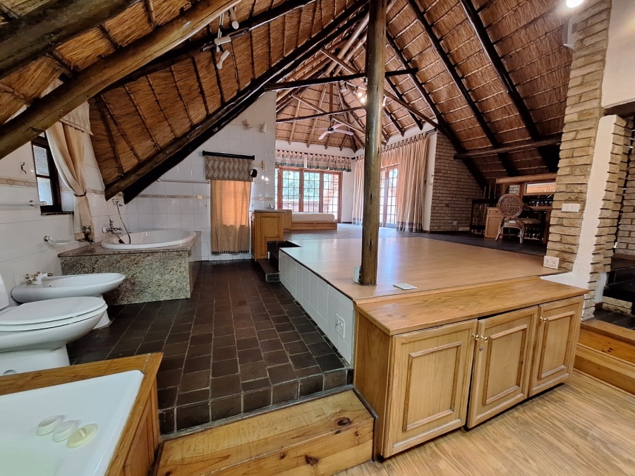 5 Bedroom Property for Sale in Mooivallei Park North West
